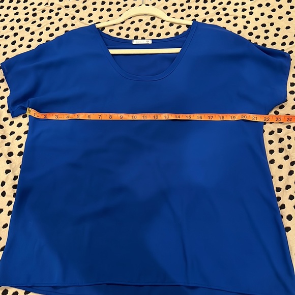 Flowy blue short sleeve blouse. Size L - Picture 3 of 5